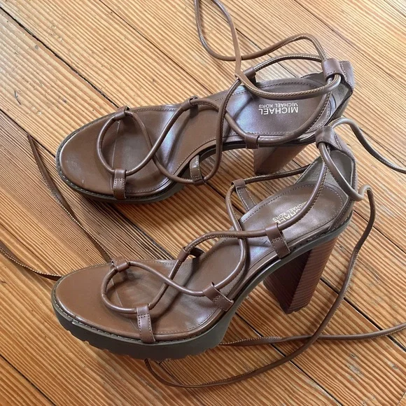 NWOB MICHEAL Micheal Kors Vero Leather Platform
Sandal in Luggage Sz 10. - Picture 6 of 12